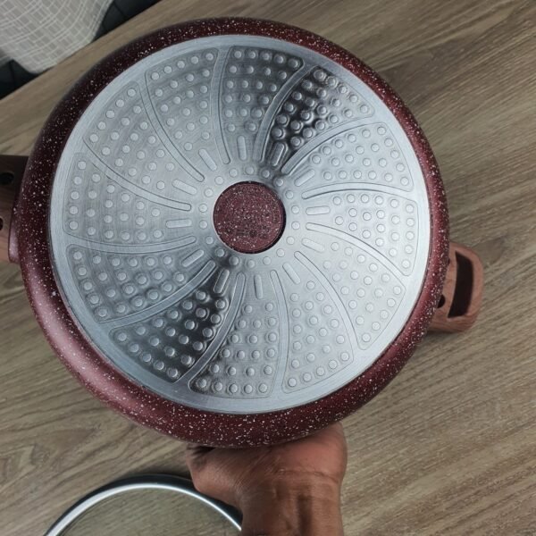 26cm Kiam Die Casting Casserole - Image 3