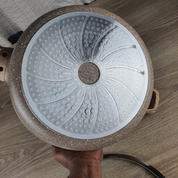 28cm Kiam Die Casting Casserole - Image 3